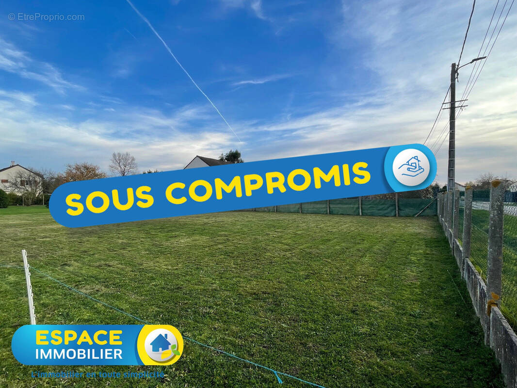 Terrain à SAINT-MARTIN-D'ABBAT