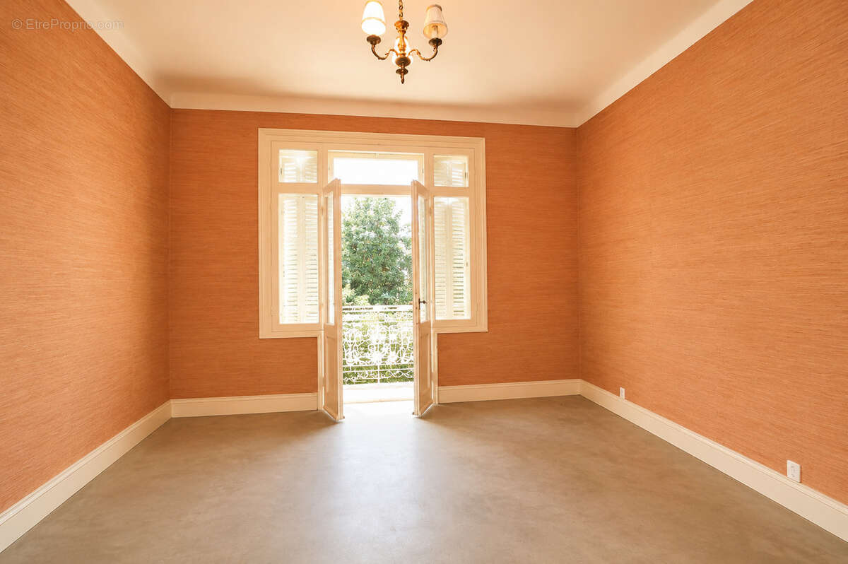 Maison bourgeoise de caractère  138 m2 quartier plantières queuleu - photo 3