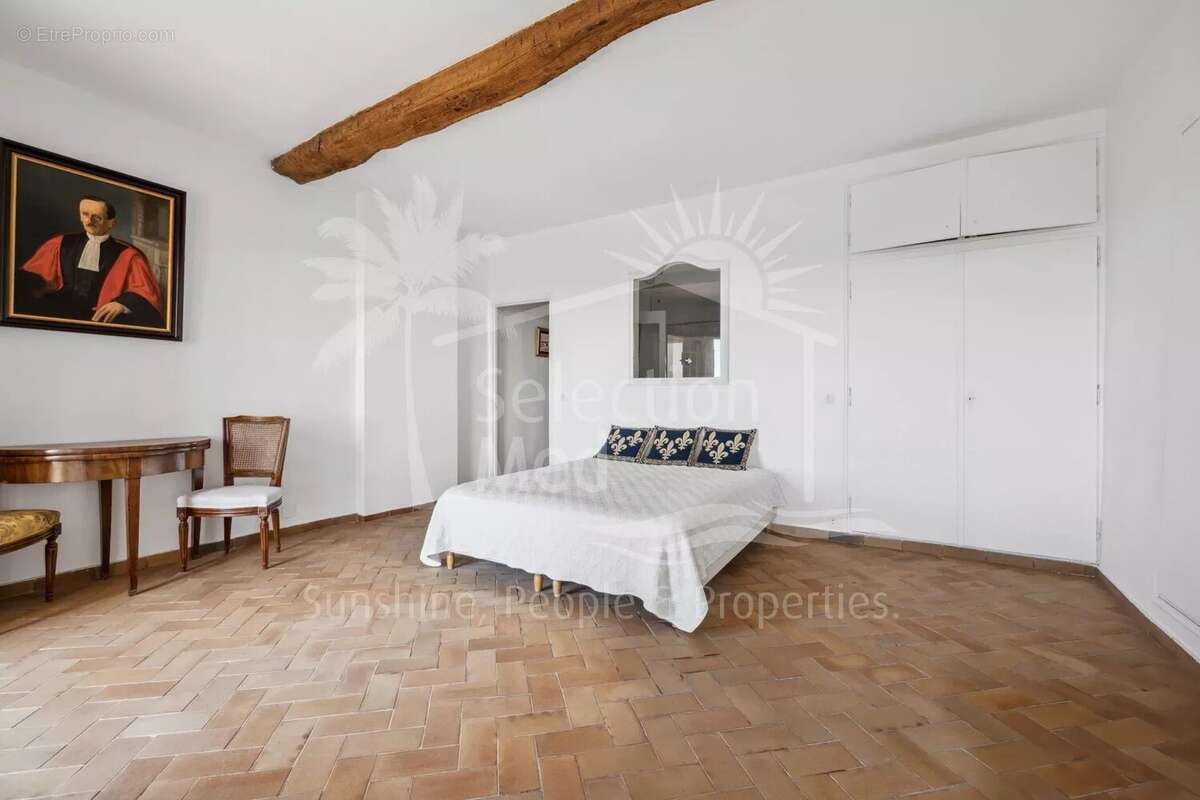 Appartement à CHATEAUNEUF-GRASSE
