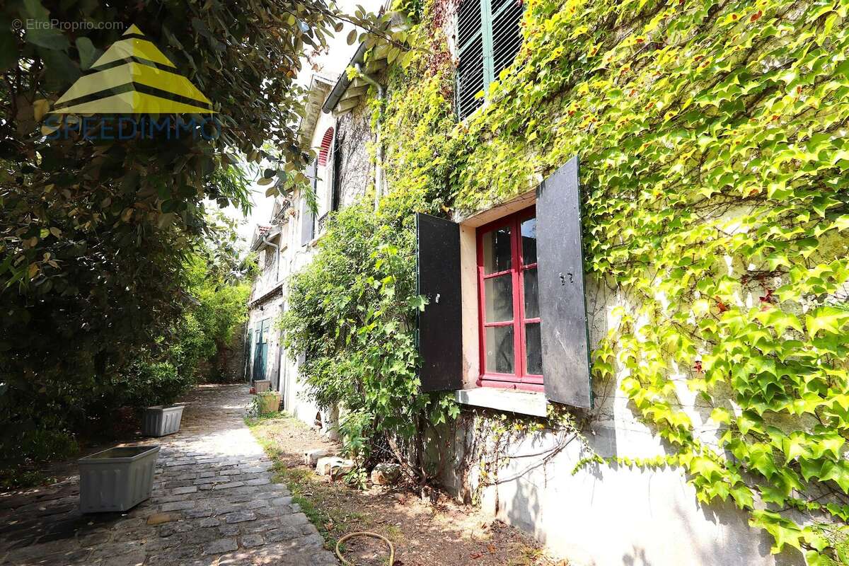 Maison 146 m² à Varennes-Jarcy  - photo 2