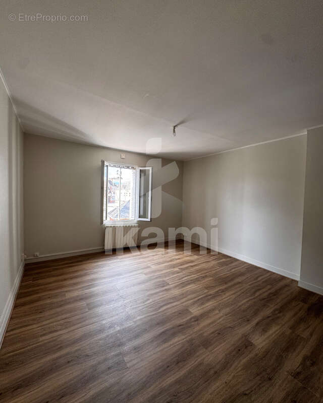 Appartement à NEUVY-SUR-BARANGEON