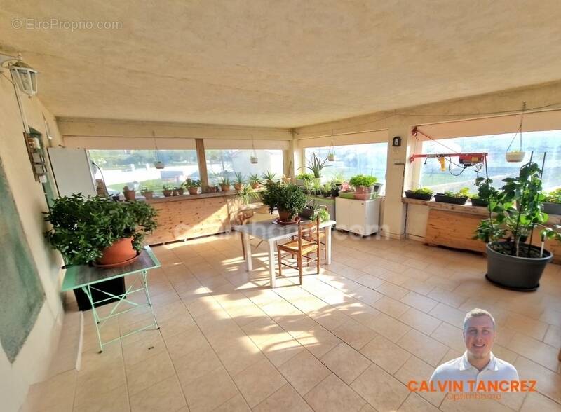 Appartement à SAINT-BRES