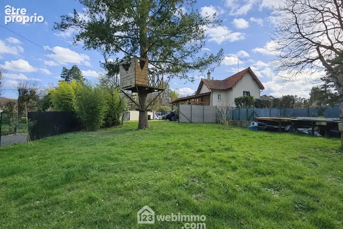Un jardin de 641 m² clos et plat.