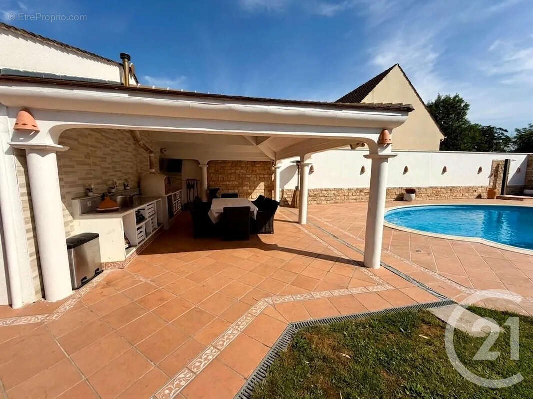 Maison 205 m² à Thieux  - photo 24