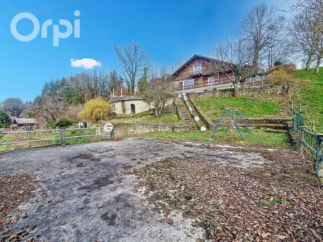 À Vendre maison 232 m2 et logement 50 m2 - photo 6