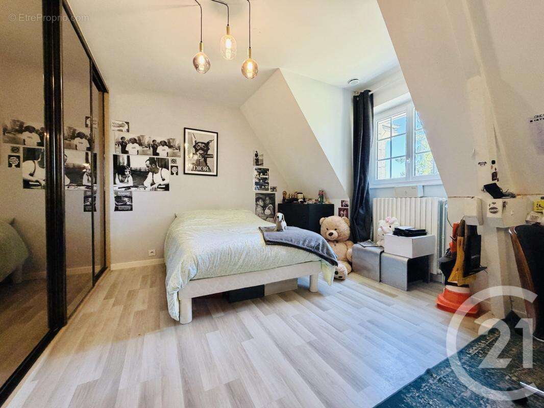 Maison 189 m² à Saint-Priest-Taurion  - photo 15