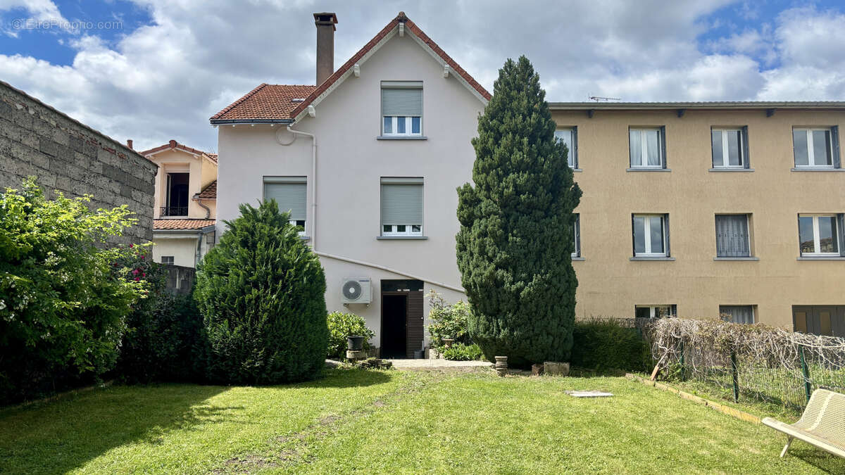 Maison à LES MARTRES-DE-VEYRE
