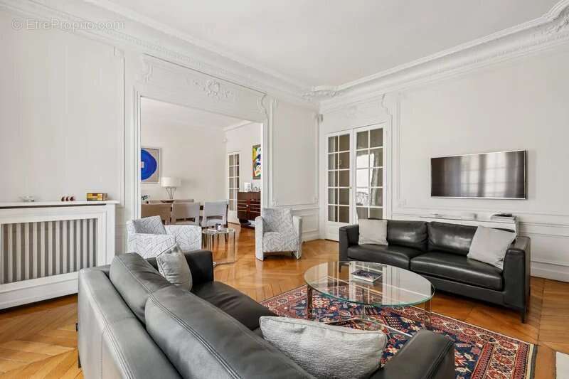 Appartement à NEUILLY-SUR-SEINE