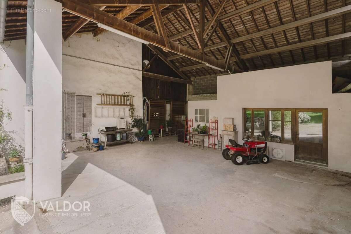 Maison à LA TOUR-DE-SALVAGNY