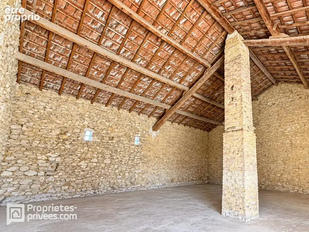 Mas en pierres de 216 m² avec 5 chambres - 3 dépendances aménagées - 1 grange de 106 m² - 1 atelier de 46 m² à ORANGE OUEST - 48 - photo 16