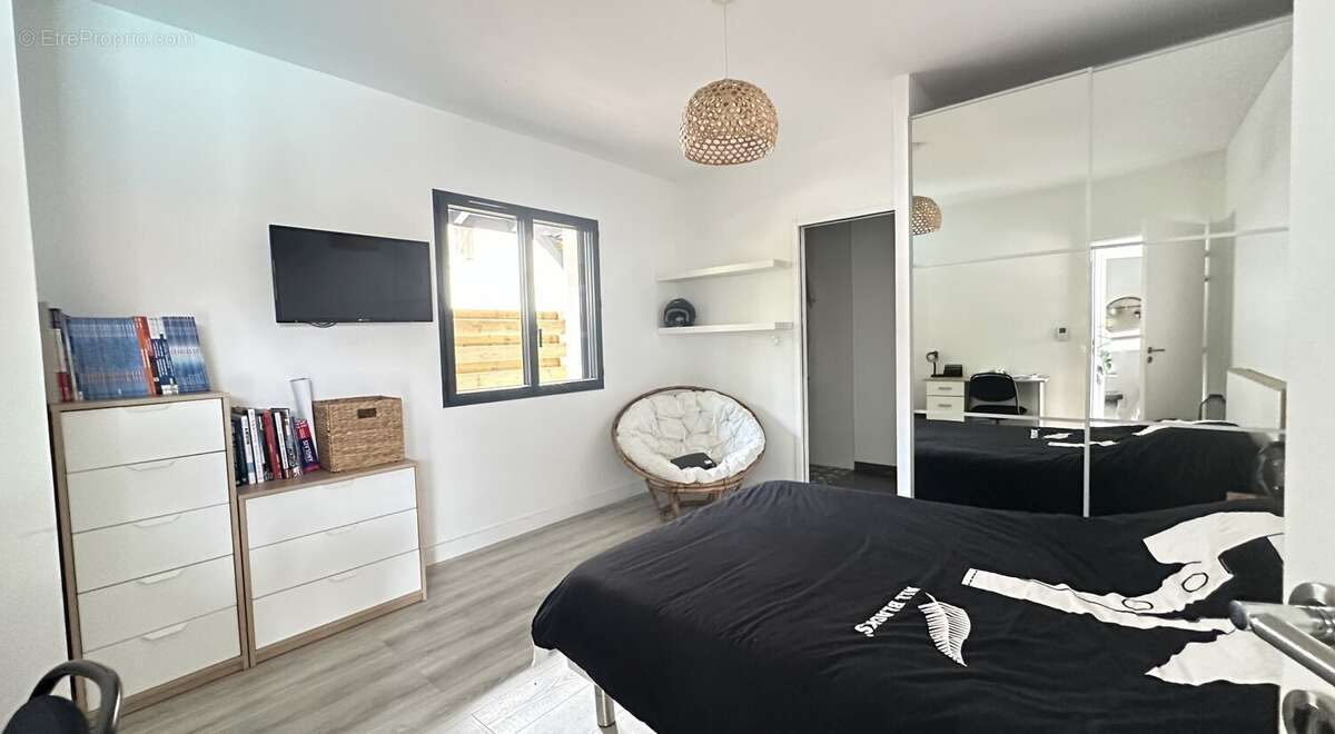 Villa d'architecte de type t8 de 220 m2 dont un appartement de 46 m2 avec piscine - photo 13