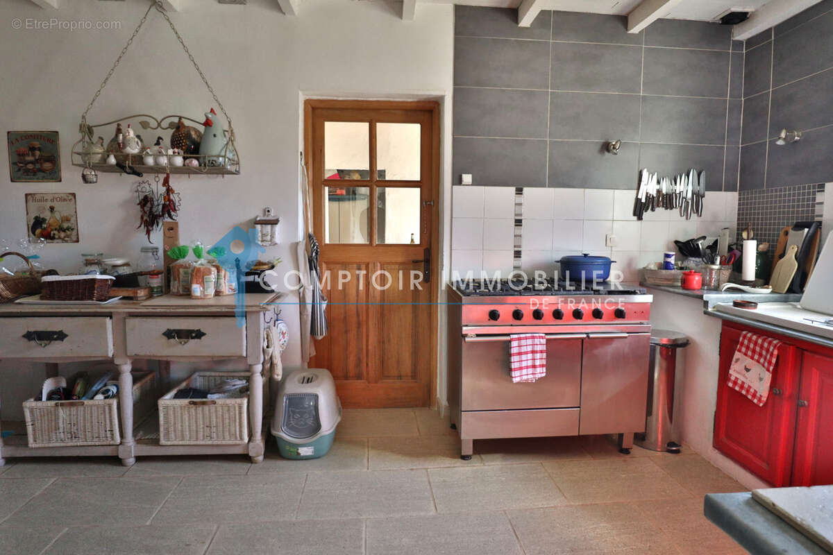 Dept 84 - Gordes - Belle bâtisse au calme - 164 m2 de surface habitables + dépendance à aménager et grenier su - photo 7