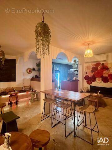 Photo 1 - Commerce à SAINT-PIERRE