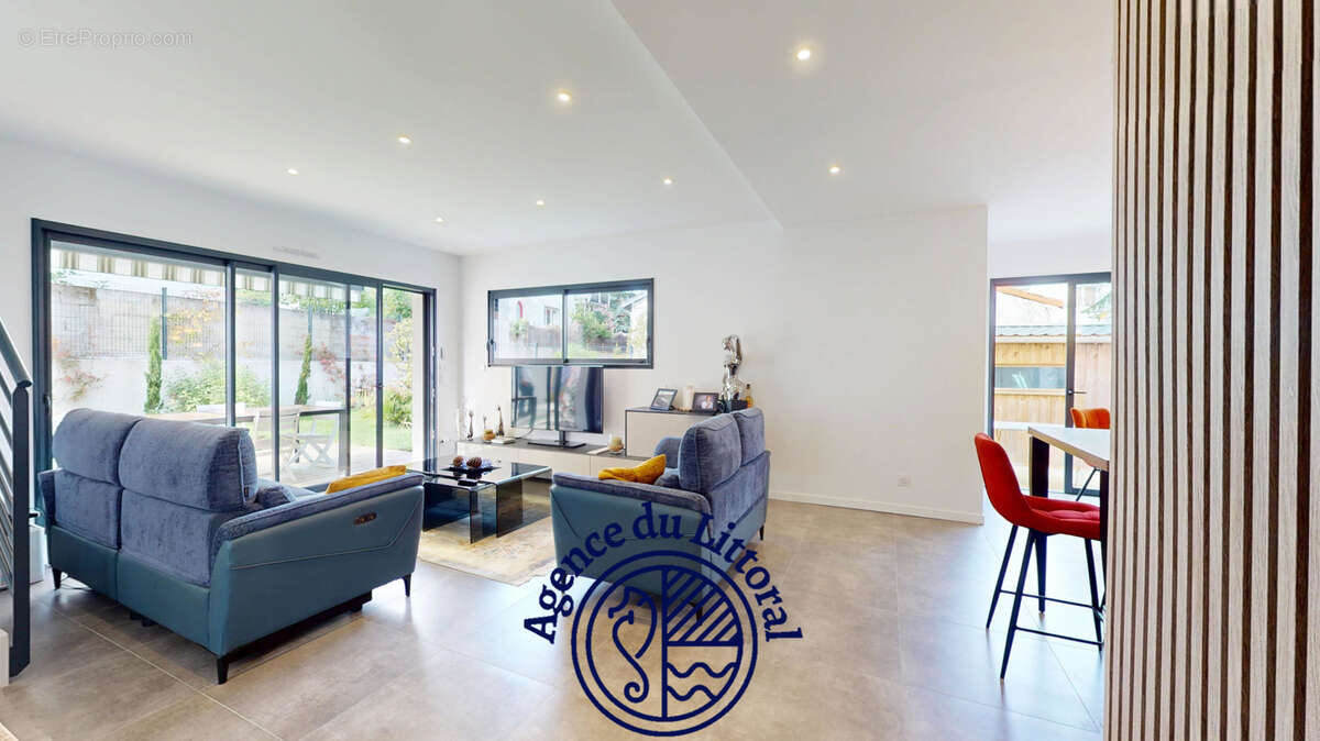 Maison à VAUX-SUR-MER