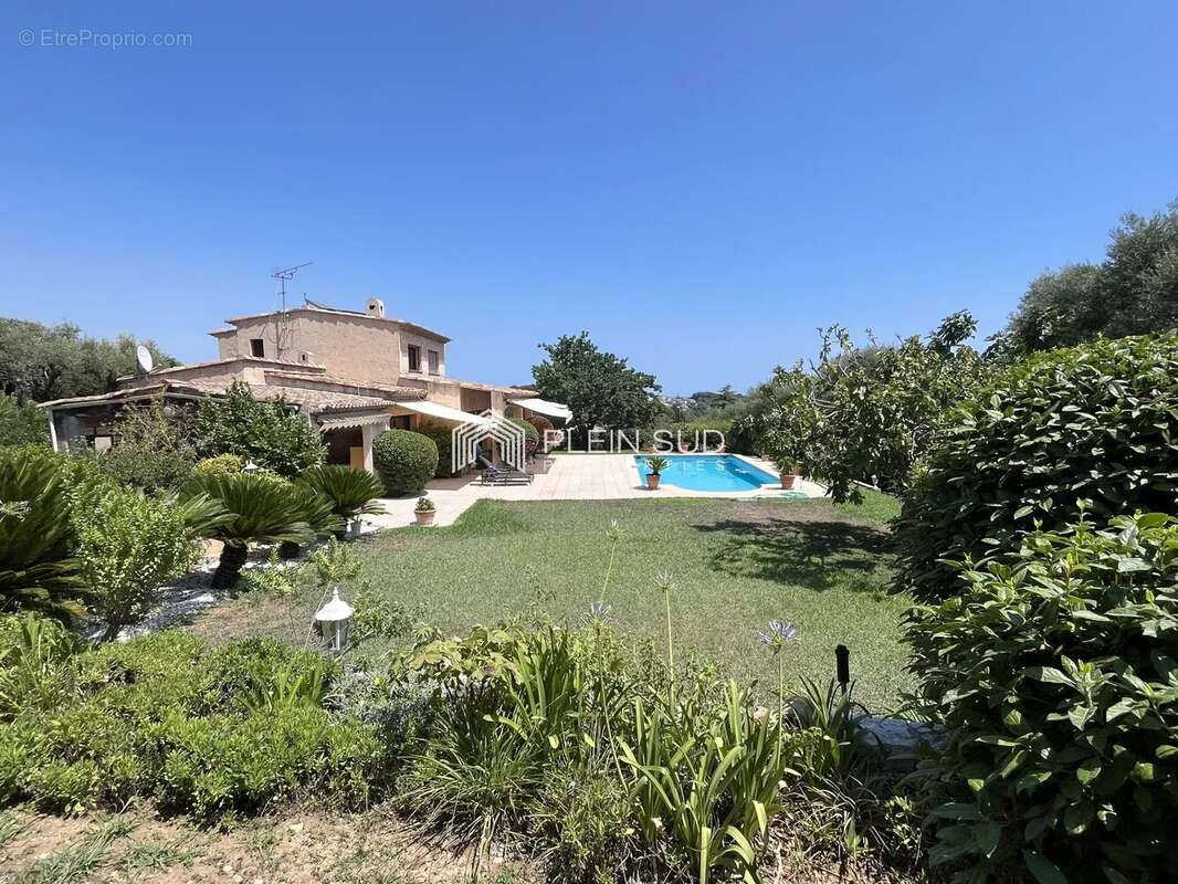 Antibes, superbe maison sur les hauteurs. - photo 3