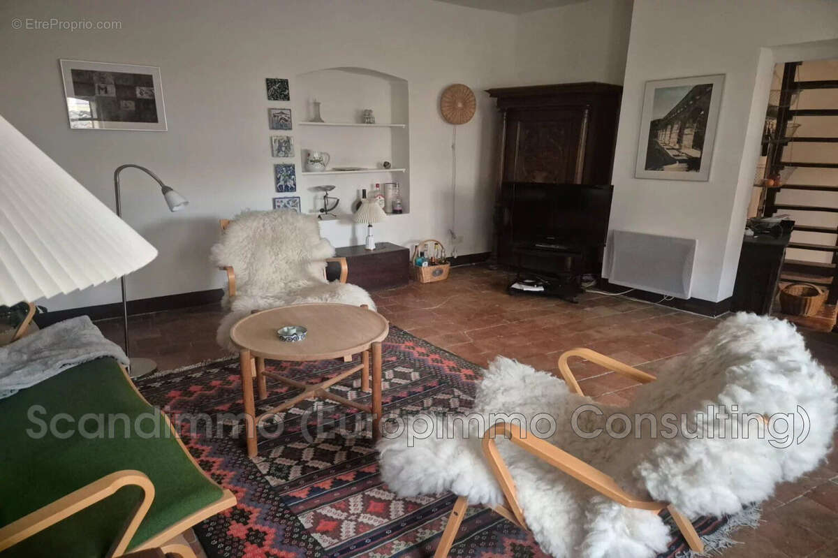 Appartement à COTIGNAC