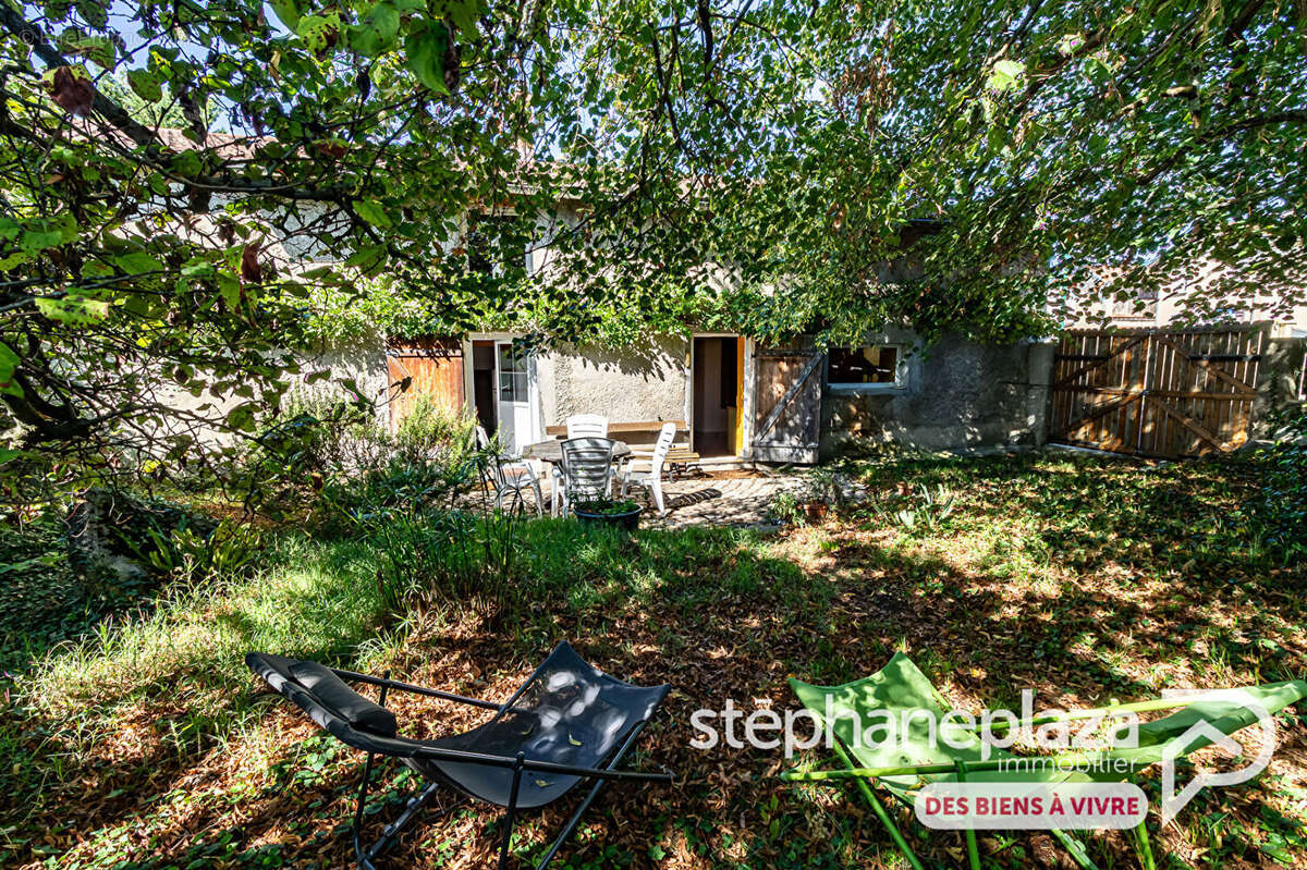 Maison de village avec cachet et charme de 171m², 4 chambres + espace bureau, dépendance, jardin et 2 places de stationnement au - photo 14