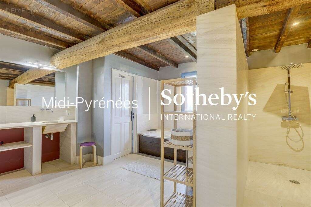 Maison à SAINT-PIERRE-DE-LAGES