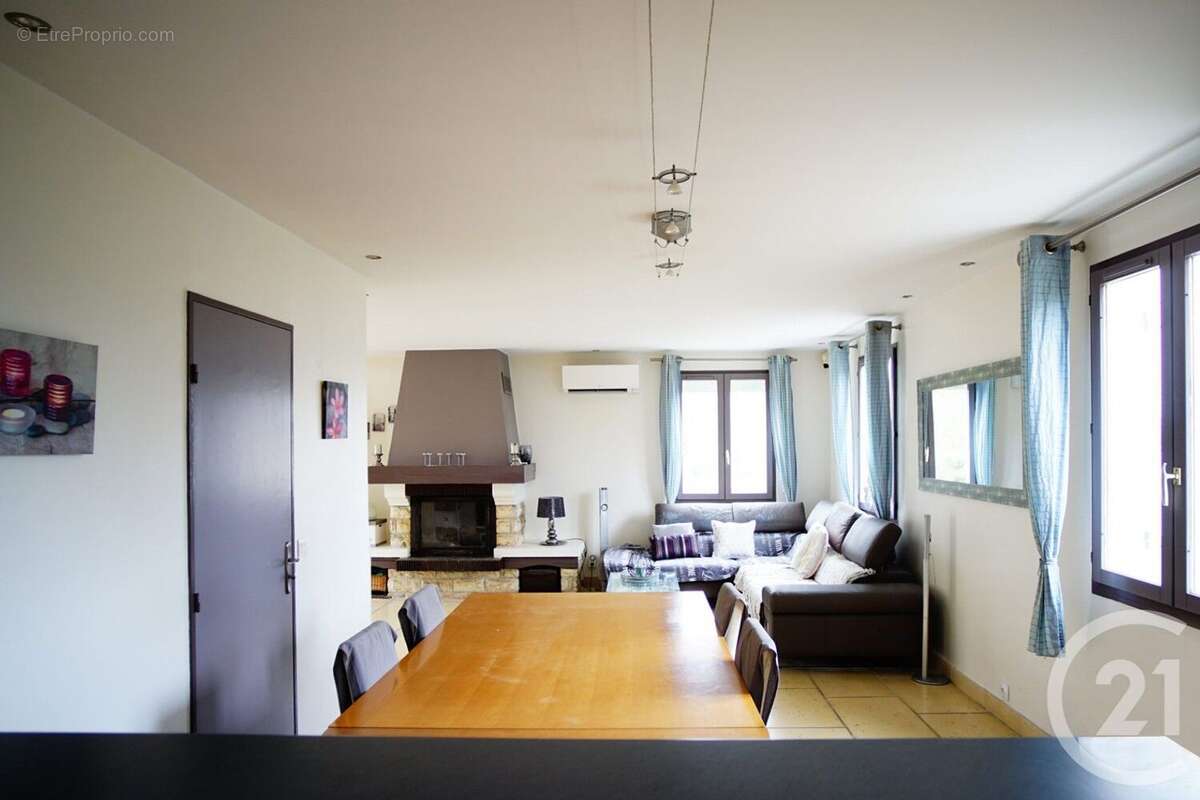 Maison à MONTEVRAIN