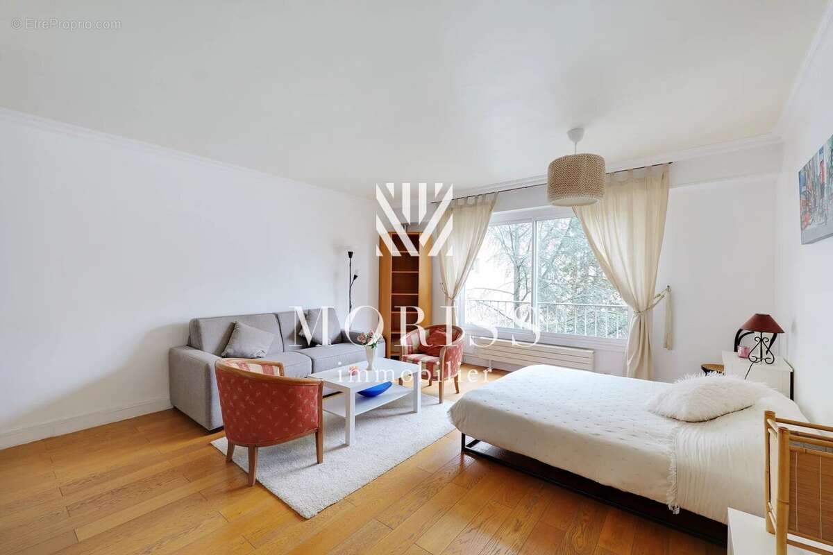 Appartement à PARIS-14E