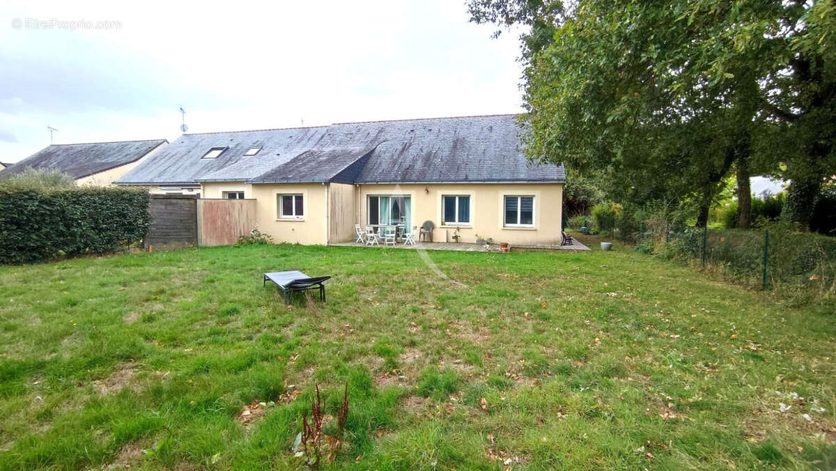 Maison à SAINT-CLEMENT-DE-LA-PLACE