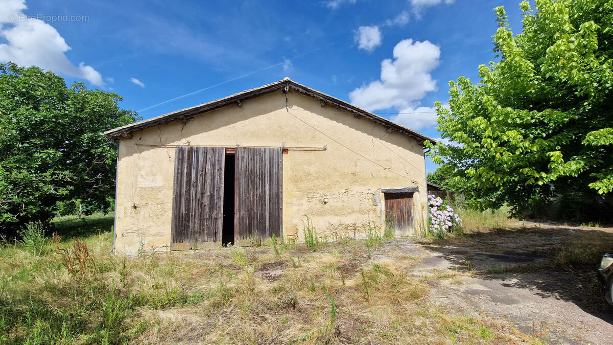 Proche st macaire - maison en pierre 140 m2 - dependances - photo 9