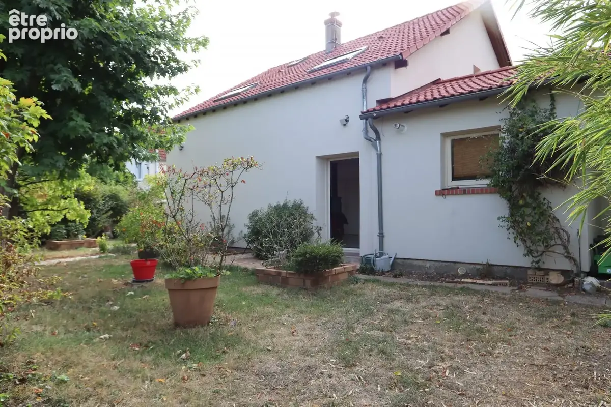 Maison à SAINT-JEAN-DE-BRAYE