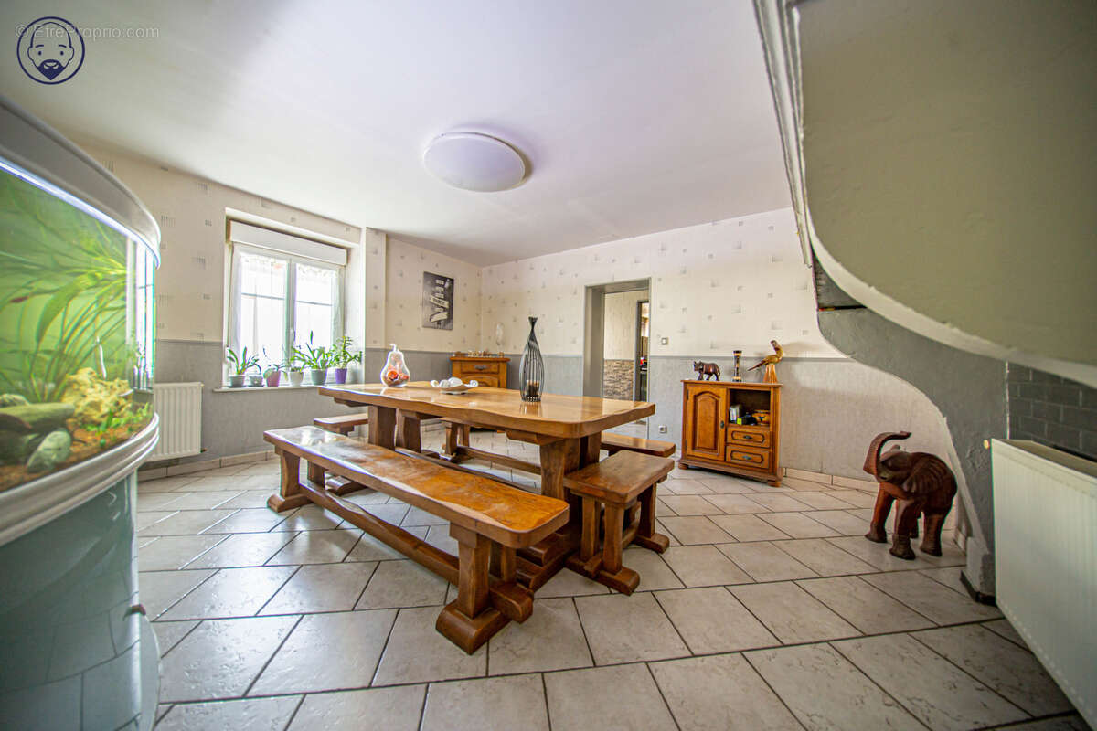 Spacieuse maison familiale avec jardin, dépendance et garage à Lacroix-sur-Meuse - photo 6