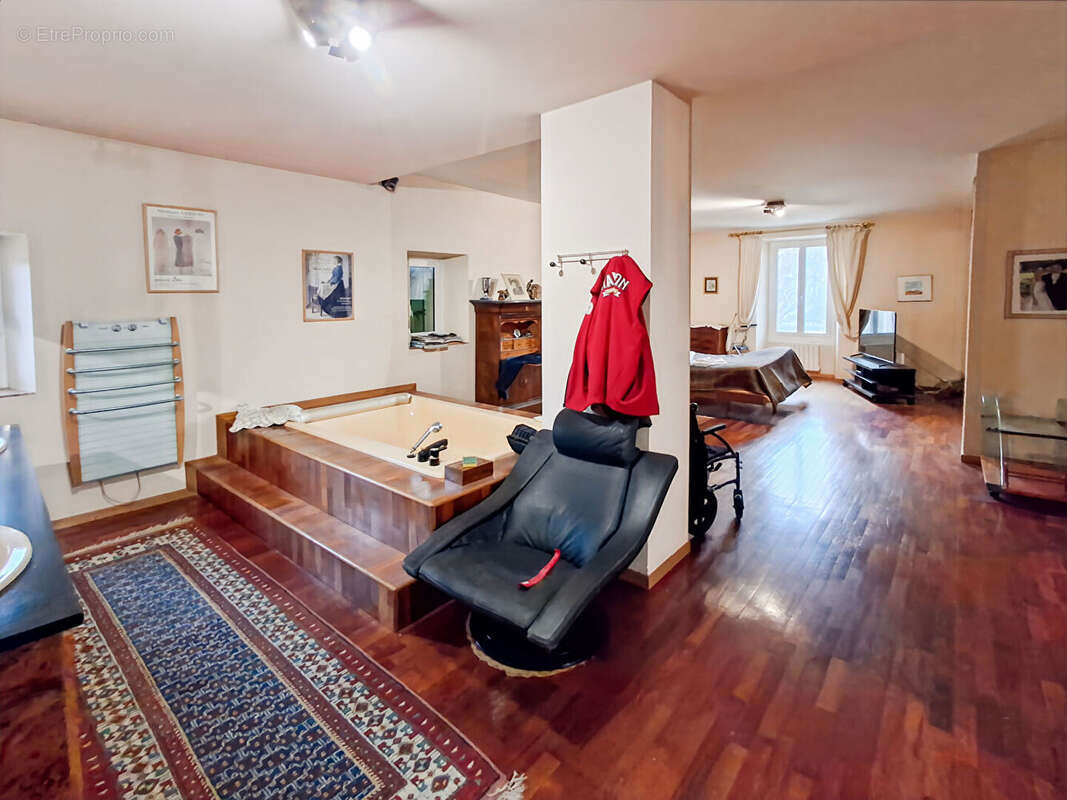 Maison à SAINT-VICTORET