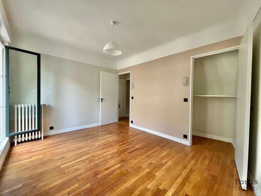 Appartement à PARIS-7E