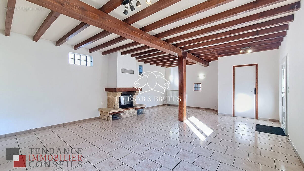 Maison à GARNERANS