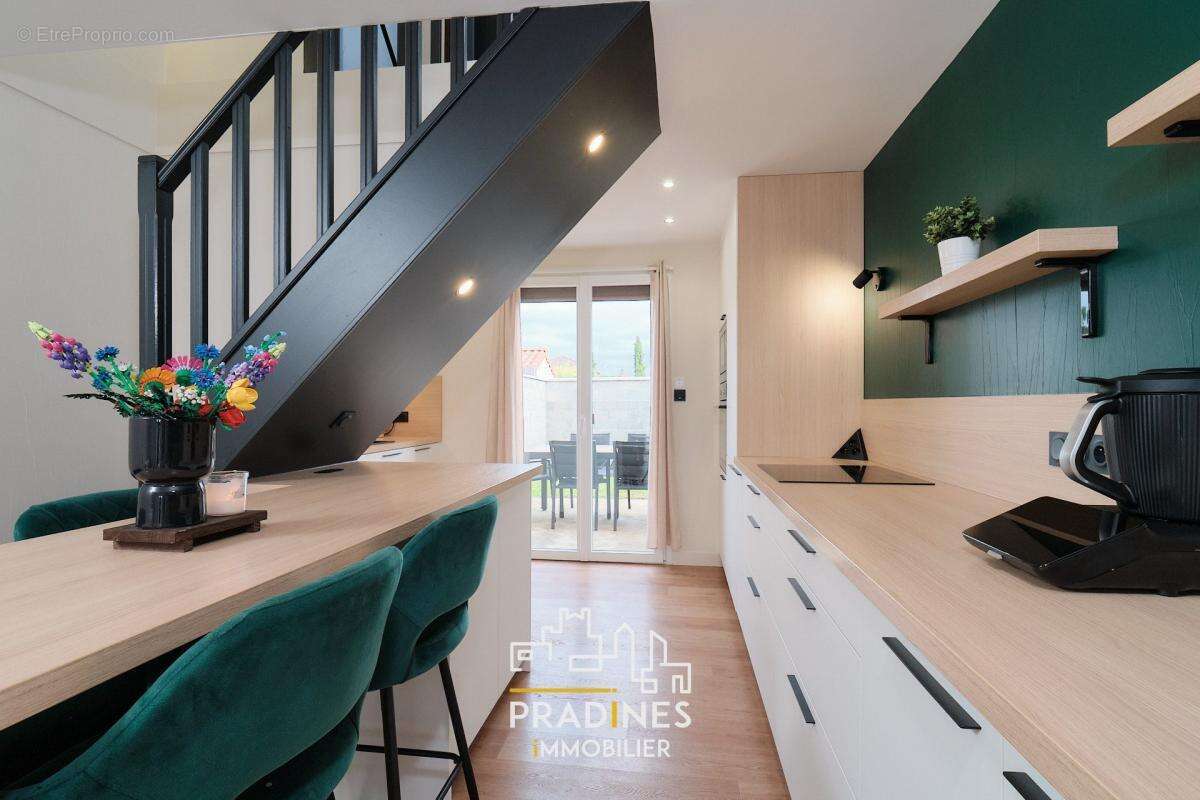 Maison à SAINT-PIERRE-DE-CHANDIEU