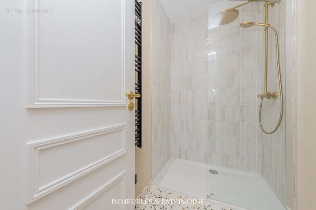 Appartement à PARIS-8E