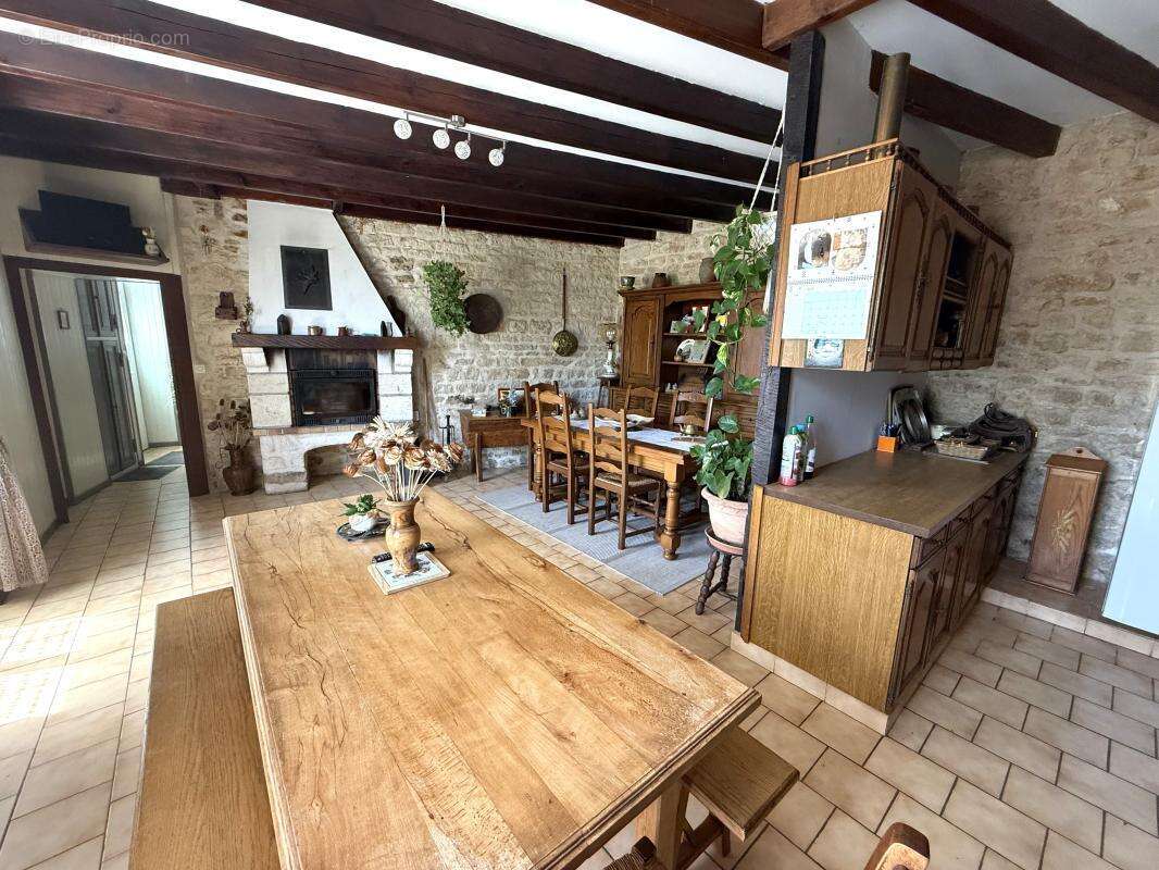 Maison à CHEF-BOUTONNE
