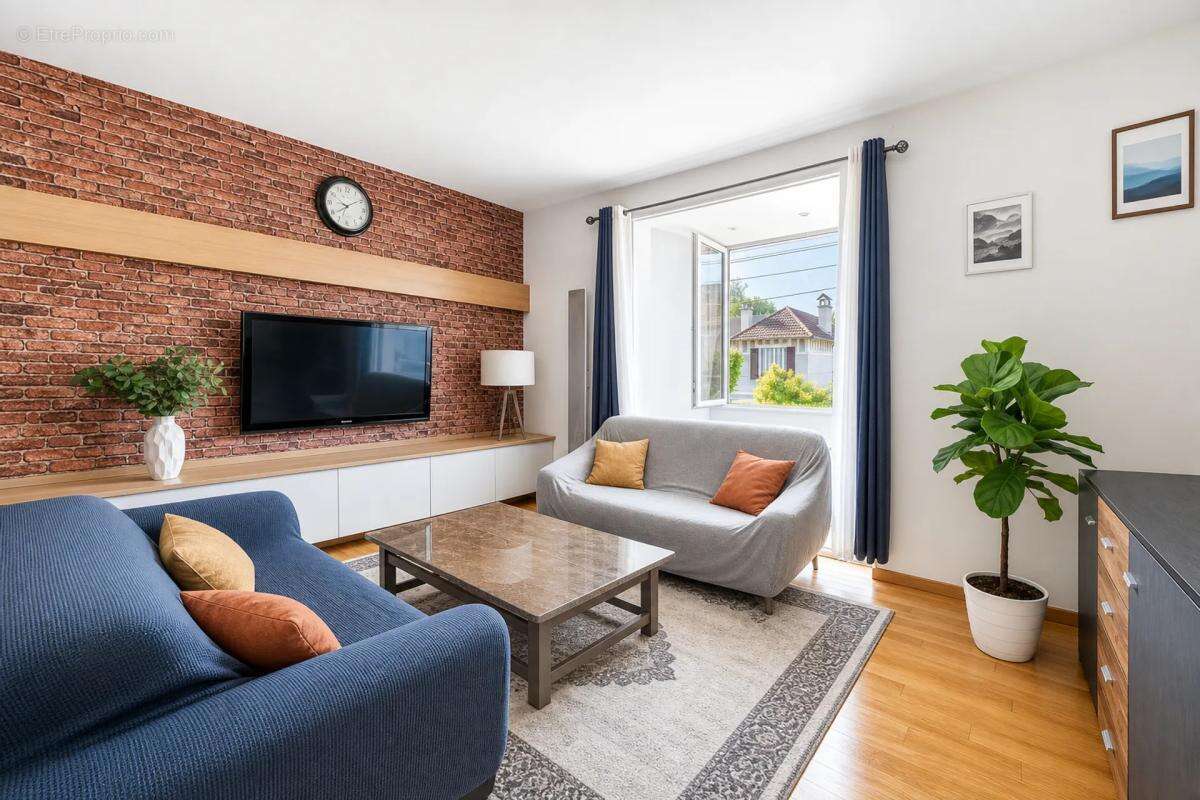 Maison à JUZIERS