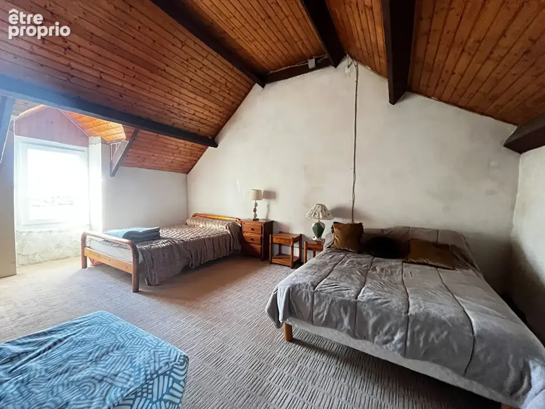 A VENDRE A SAINT-YVI - Ancienne ferme avec deux habitations, dépendances et plus de 6 000 m² de terrain - photo 12