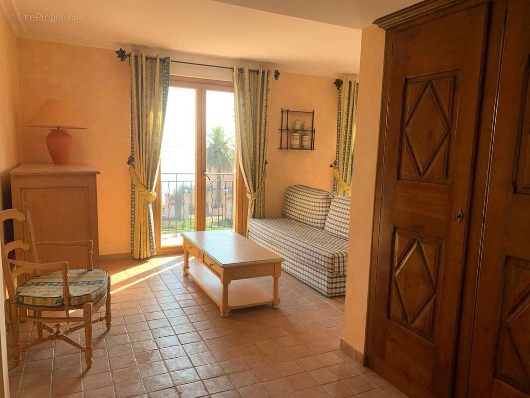 Maison à LES ISSAMBRES