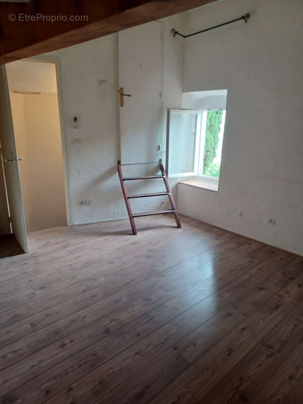 Maison à SAINT-MITRE-LES-REMPARTS