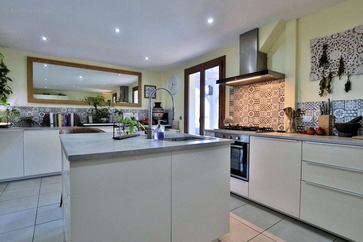 Maison à AURIONS-IDERNES