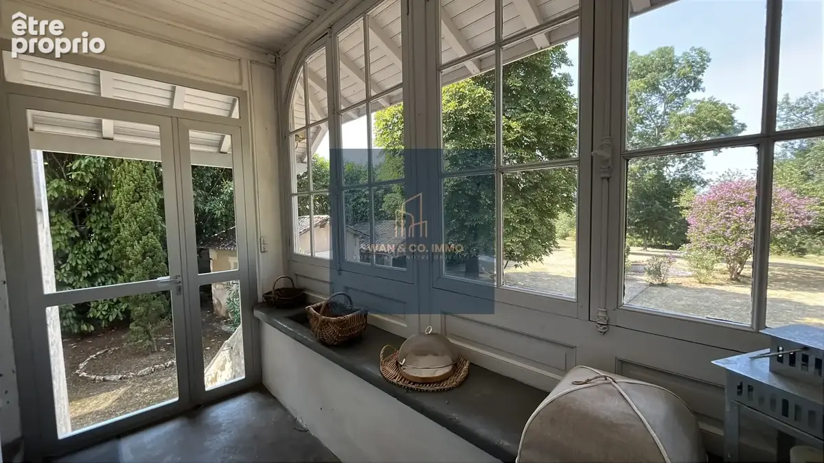 L'élégance d'une demeure de caractère, le privilège d'un domaine au cœur du village - photo 11