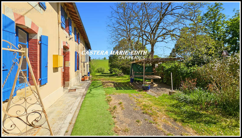 Maison à VIC-FEZENSAC