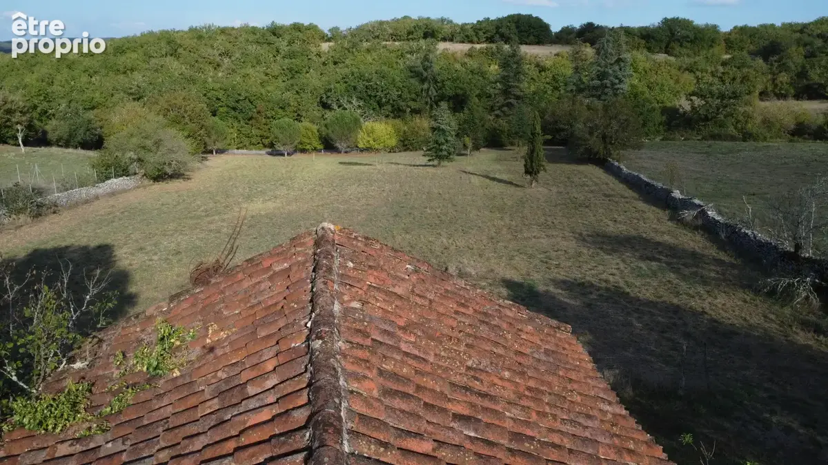 Deux granges en pierre a restaurer sur un terrain de 7195 m2. Puits - photo 17