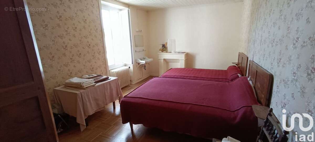 Photo 7 - Commerce à LA CHAPELLE-CARO