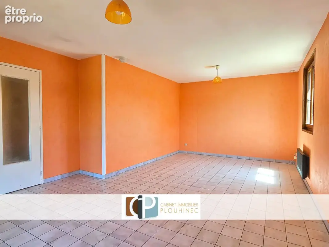 Maison de plain-pied à rénover, environnement calme à Replonges, proche Mâcon. - photo 6