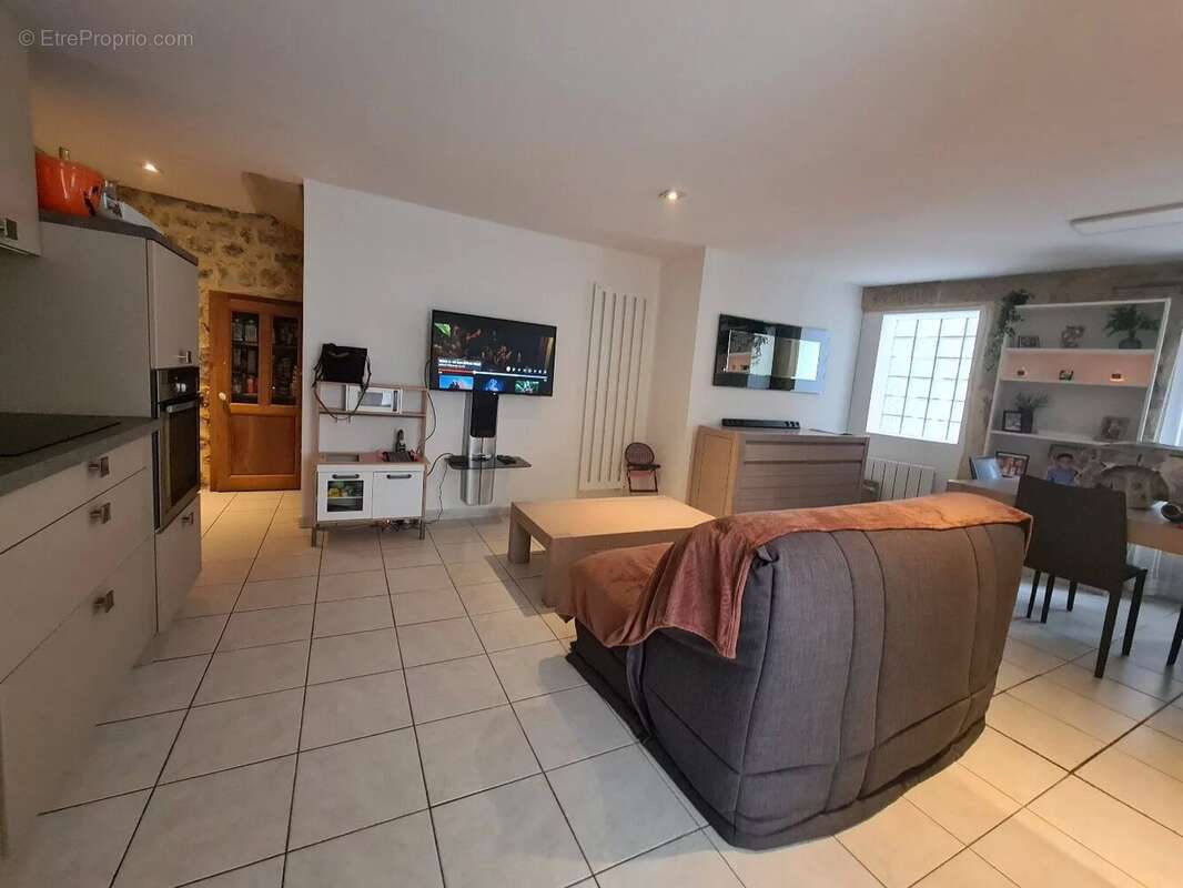 Appartement à COURNONTERRAL