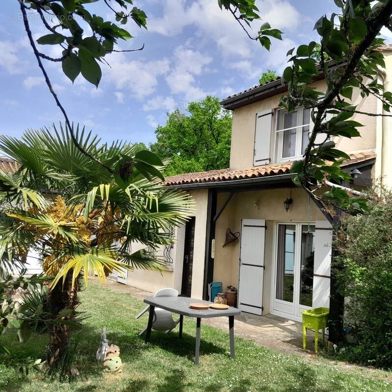 Maison à AIGRE