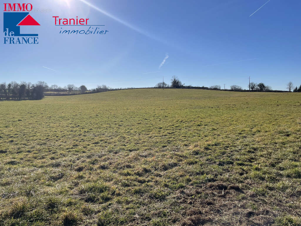 Terrain à LACAPELLE-LIVRON