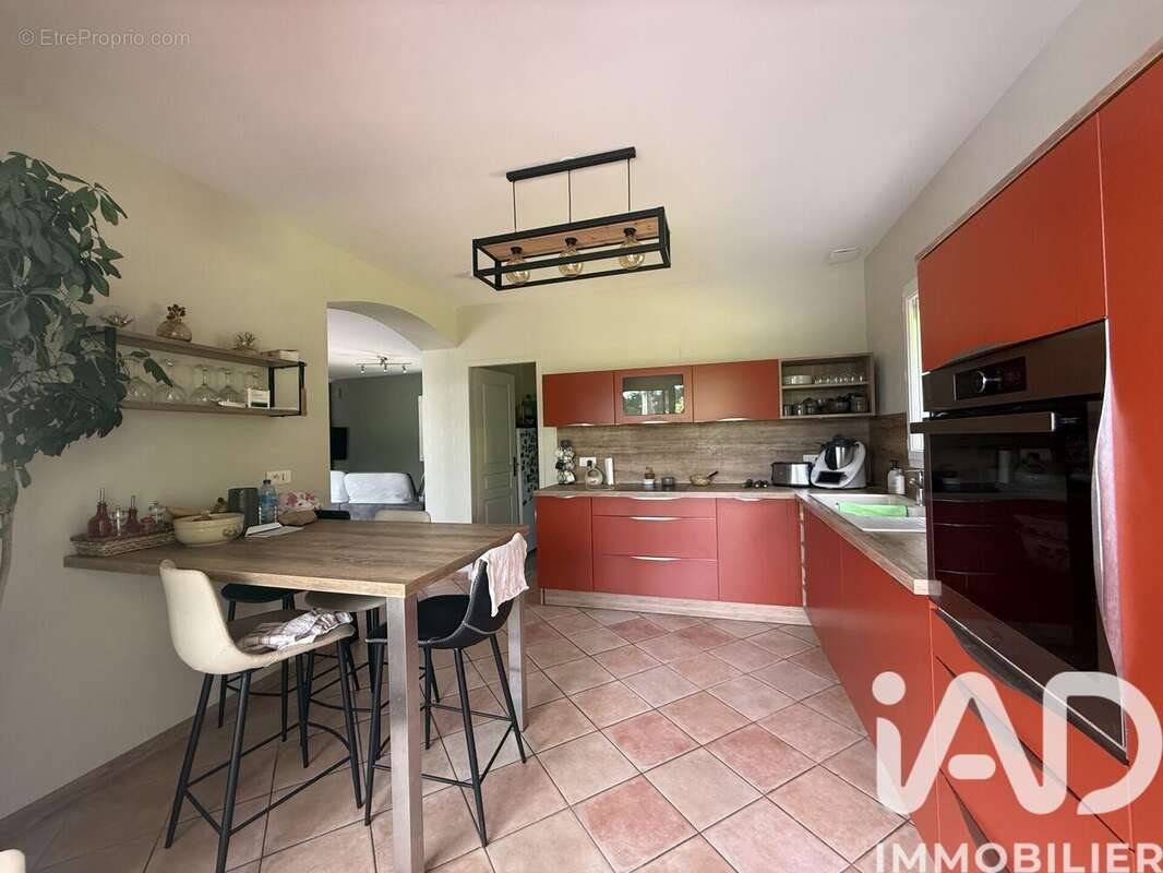 Maison 200 m² à Saint-Sauveur  - photo 4