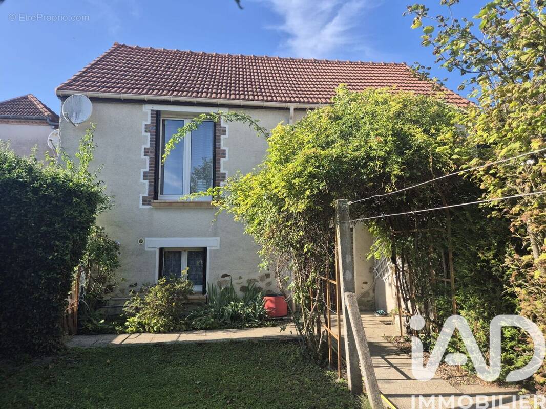 Photo 1 - Maison à ESCLAVOLLES-LUREY