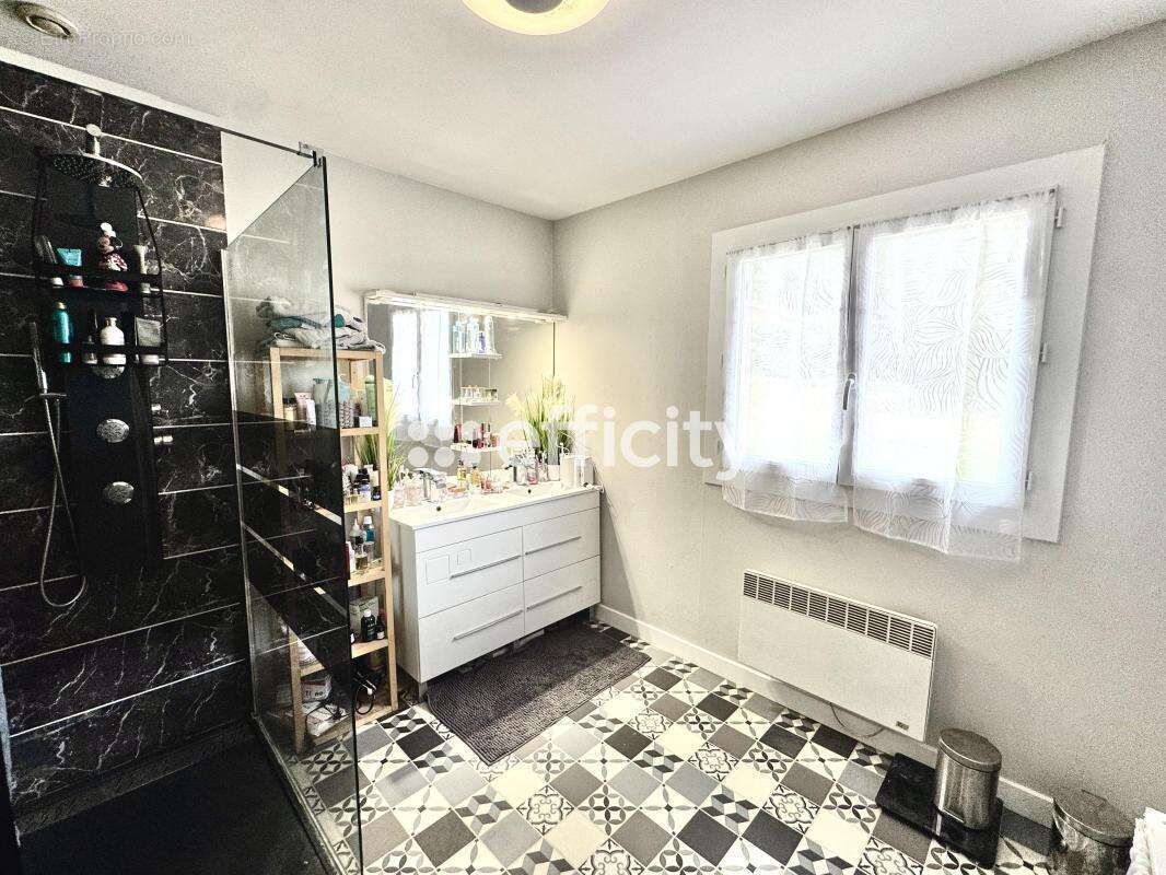Maison 106 m² à La Lande-De-Fronsac  - photo 8